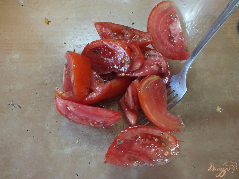 Фото приготовление рецепта: Салат из помидора с  фенхелем и шалфеем шаг №5