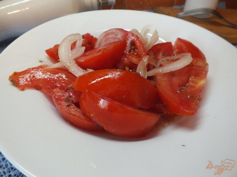Фото приготовление рецепта: Салат из помидора с  фенхелем и шалфеем шаг №7