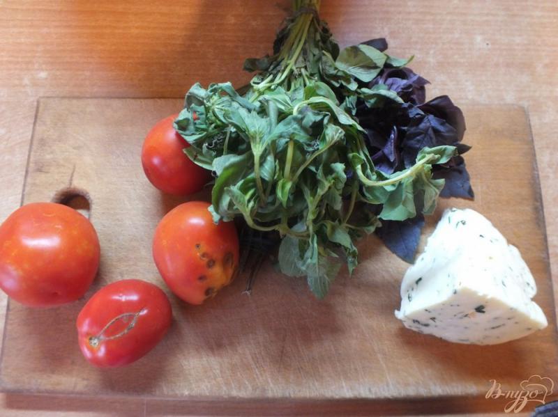 Фото приготовление рецепта: Паста с сыром сулугуни под базиликово-помидорным соусом шаг №1