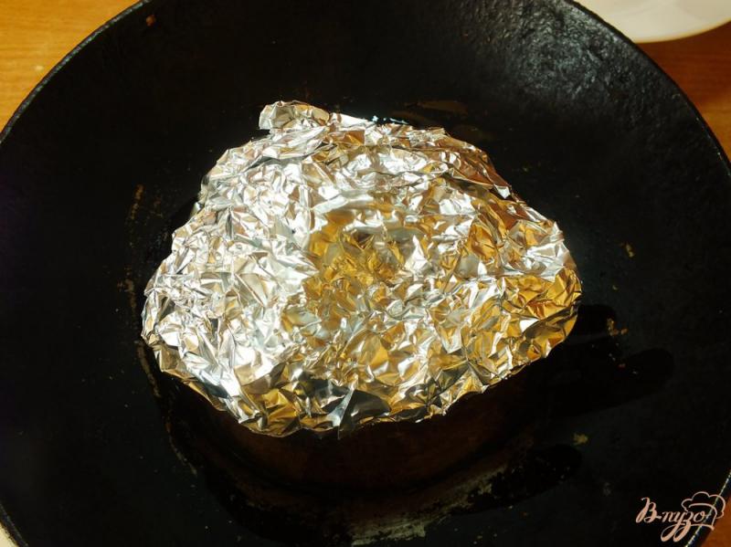 Фото приготовление рецепта: Индюк запеченный в фольге с базиликом шаг №5