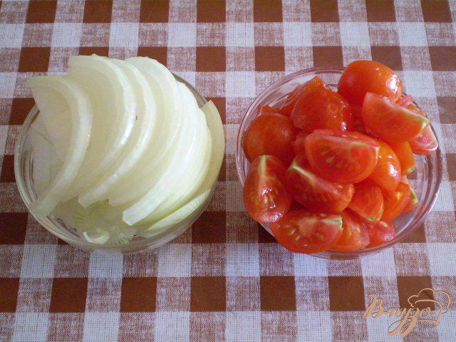 Фото приготовление рецепта: Рожки в томатной подливе с горьким перцем шаг №3
