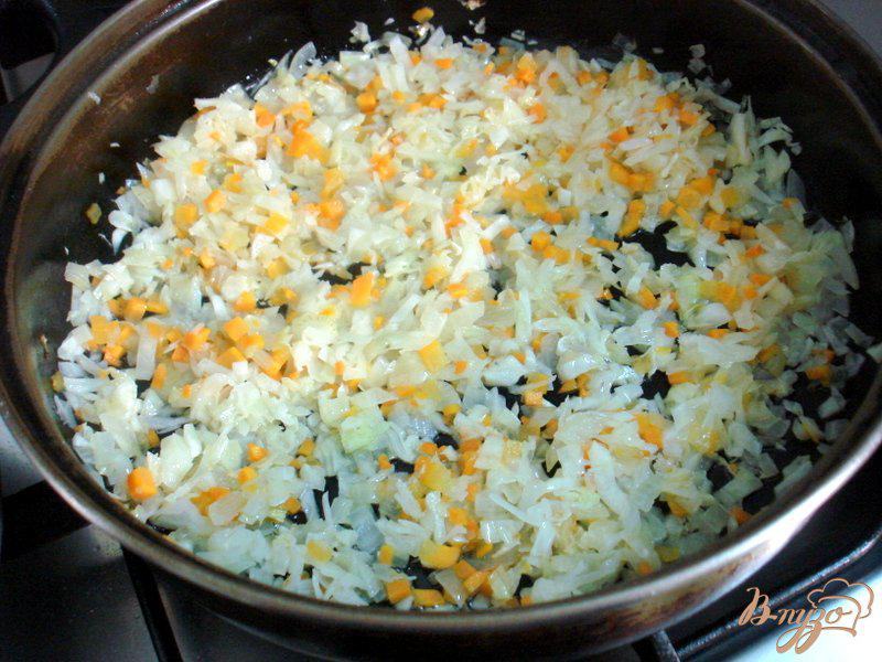 Фото приготовление рецепта: Биточки с овощами и рисом шаг №2