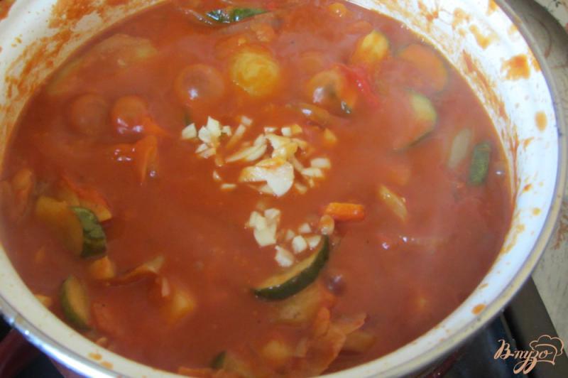 Фото приготовление рецепта: Овощное ассорти в томатной заливке шаг №9