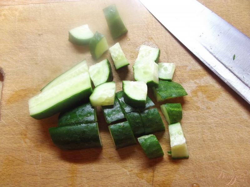 Фото приготовление рецепта: Салат с зеленым горошком и кинзой шаг №1
