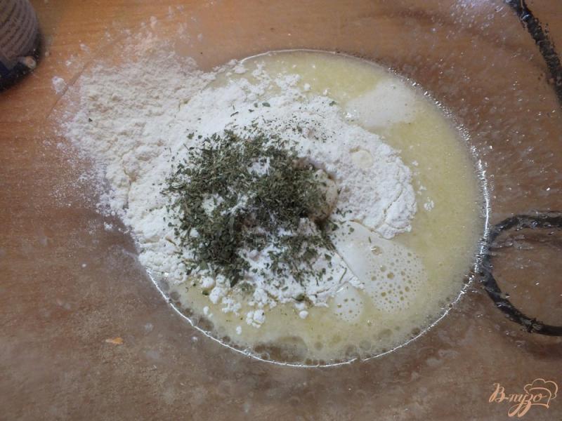 Фото приготовление рецепта: Хлеб с итальянскими травами и фенхелем на молоке шаг №3