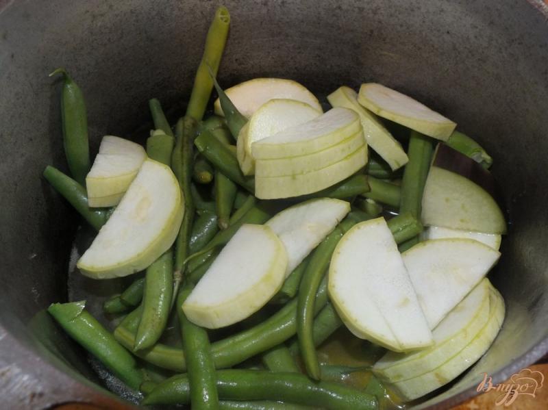 Фото приготовление рецепта: Овощной гарнир из спаржевой фасоли с овощами шаг №7