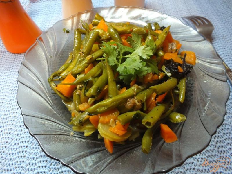 Фото приготовление рецепта: Овощной гарнир из спаржевой фасоли с овощами шаг №9