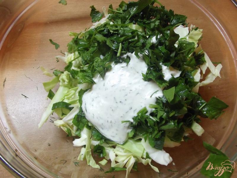 Фото приготовление рецепта: Огуречно-капустный салат со шпинатом шаг №6