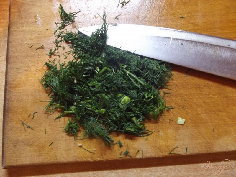 Фото приготовление рецепта: Огуречно-капустный салат со шпинатом шаг №3