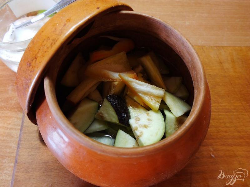 Фото приготовление рецепта: Гречка в горшочке с овощами по-деревенски шаг №7