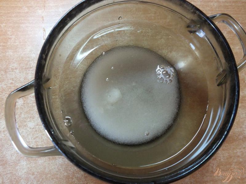 Фото приготовление рецепта: Груша маринованная в сахарном сиропе с виски шаг №3