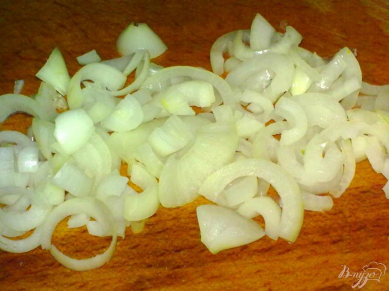 Фото приготовление рецепта: Салат с капустой и грибами «Витаминный» шаг №5