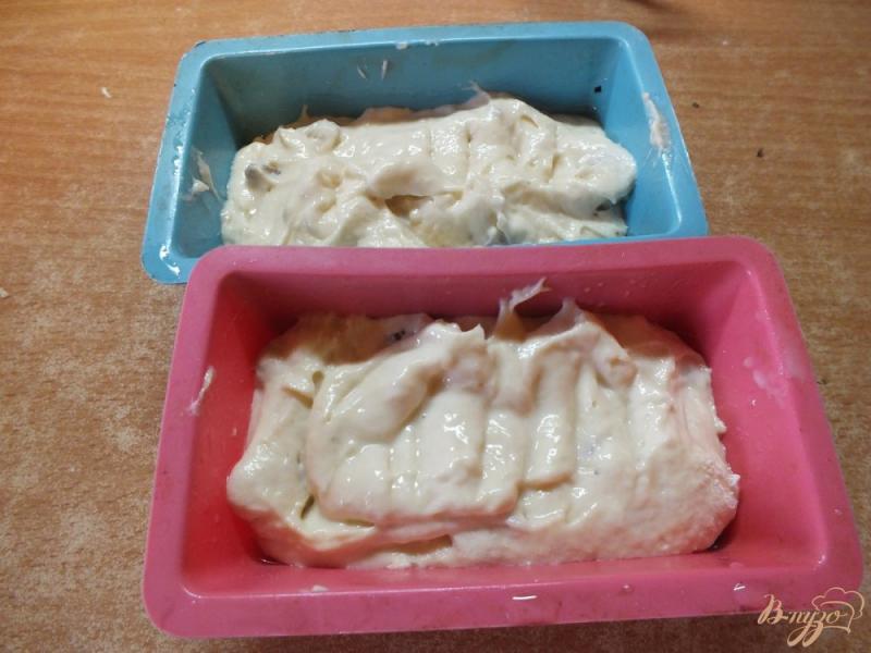 Фото приготовление рецепта: Не сладкие ореховые булочки с изюмом и курагой шаг №5