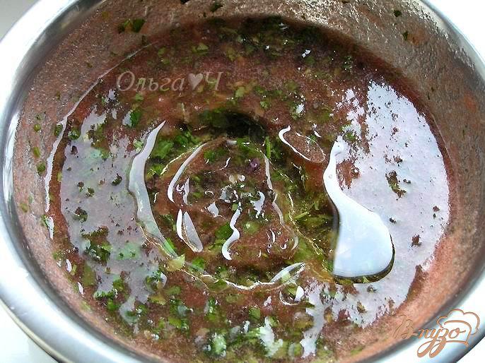 Фото приготовление рецепта: Томатный соус с травами (без варки) шаг №4