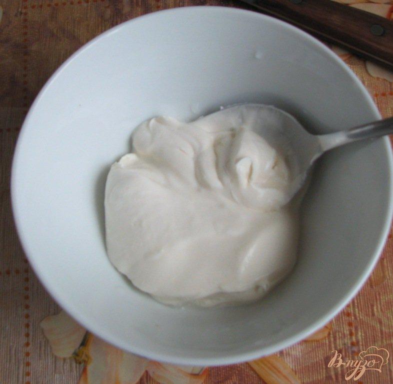 Фото приготовление рецепта: Минтай с картошкой под сырным соусом шаг №3