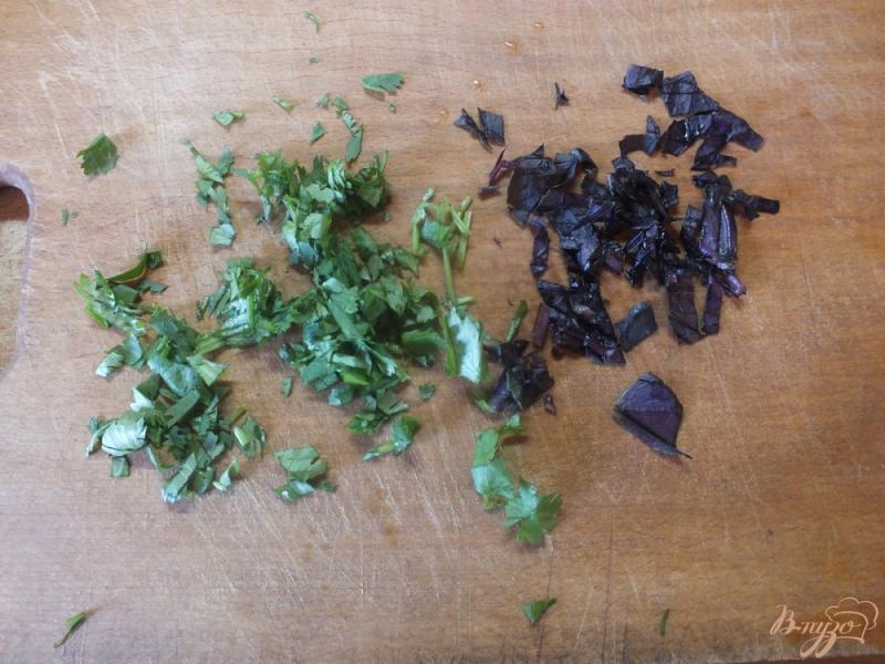 Фото приготовление рецепта: Запеченные овощи-дуэт под шубой из сулугуни и зелени шаг №8