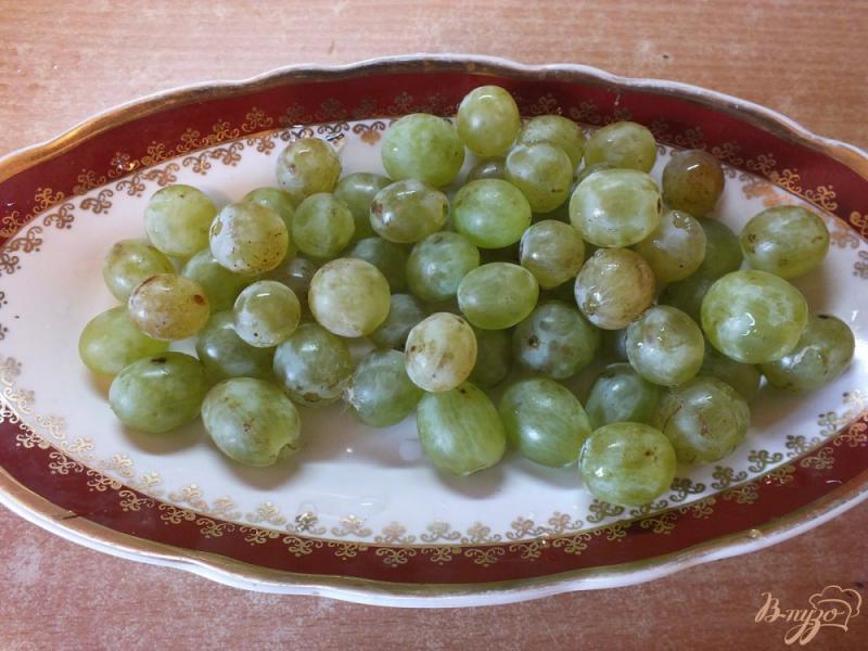 Фото приготовление рецепта: Виноградно-грушевый компот с мускатным орехом шаг №1