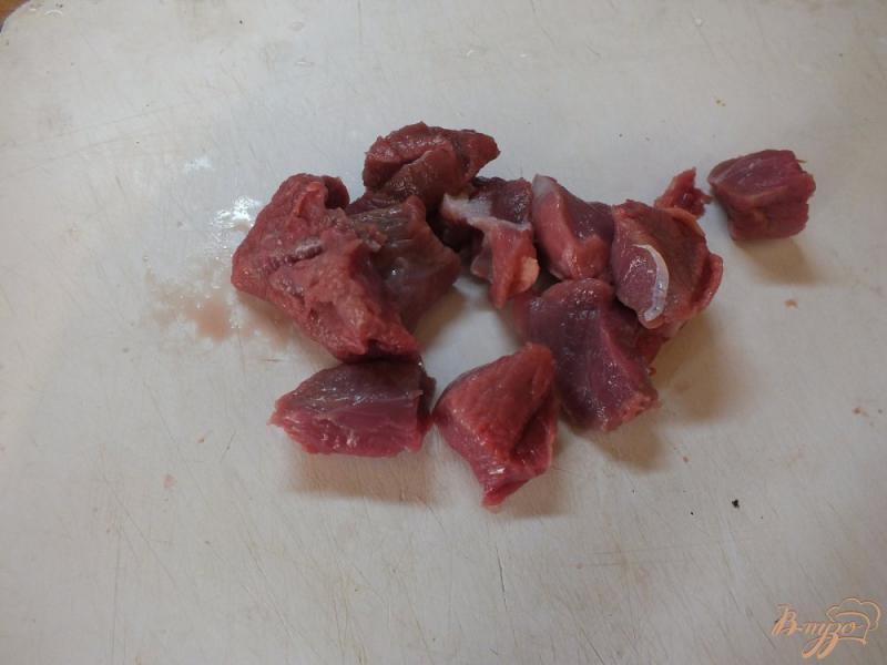 Фото приготовление рецепта: Макароны с мясом в горшочке шаг №1