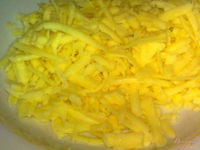 Фото приготовление рецепта: Салат с капустой и сыром шаг №3