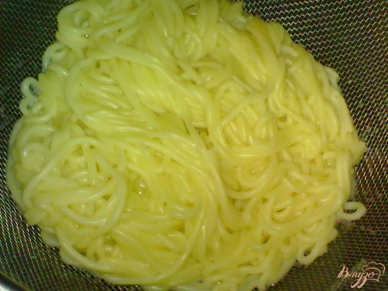 Фото приготовление рецепта: Спагетти с зеленью и имбирем шаг №1