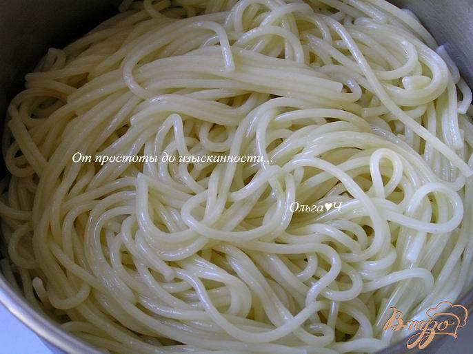 Фото приготовление рецепта: Спагетти с чечевично-грибным соусом с кабачками шаг №5