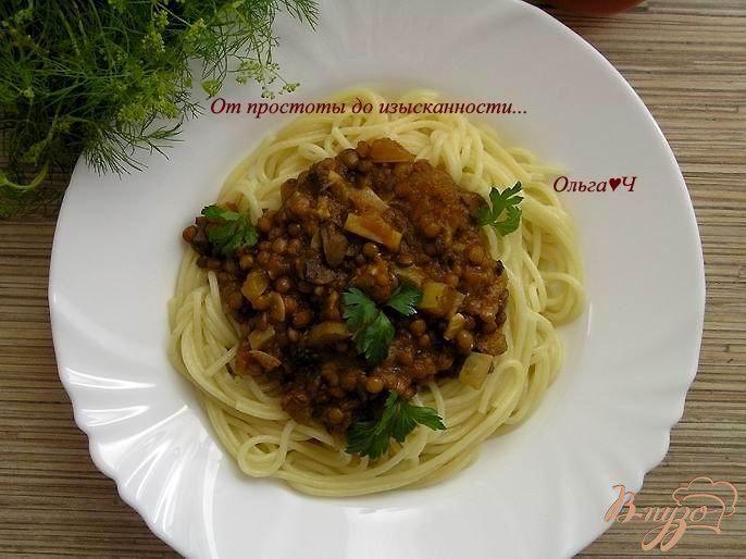 Фото приготовление рецепта: Спагетти с чечевично-грибным соусом с кабачками шаг №6