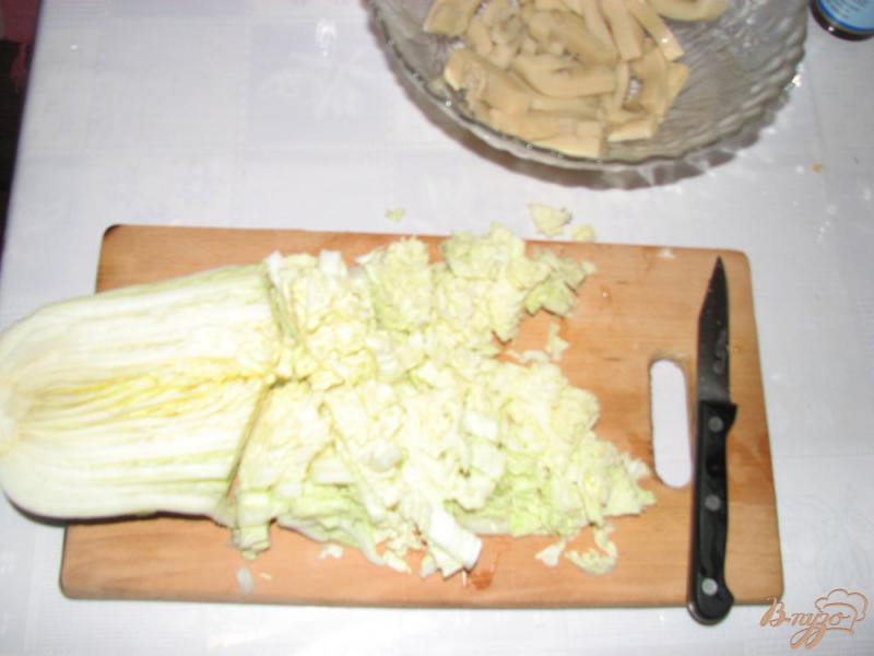 Фото приготовление рецепта: Салат с кальмаром и пекинской капустой шаг №1