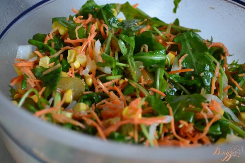 Фото приготовление рецепта: Овощной салат  с хрустящим беконом шаг №5