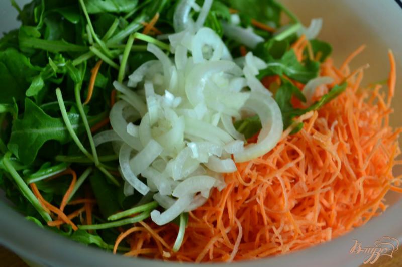 Фото приготовление рецепта: Овощной салат  с хрустящим беконом шаг №3