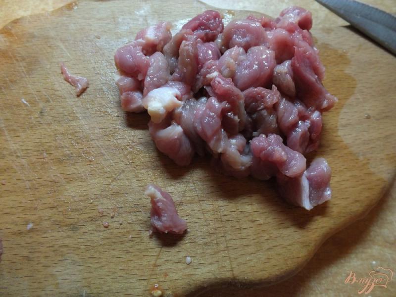 Фото приготовление рецепта: Зразы с мясом и томатами из баклажанов шаг №4
