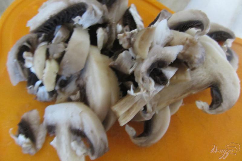 Фото приготовление рецепта: Борщ по-полтавски с грибами и яблоками шаг №11