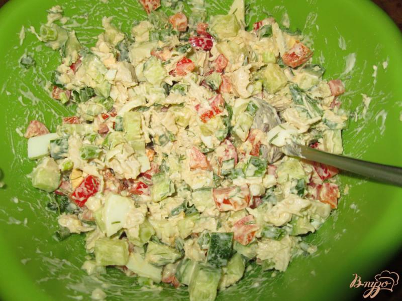 Фото приготовление рецепта: Салат с курицей и болгарским перцем шаг №7