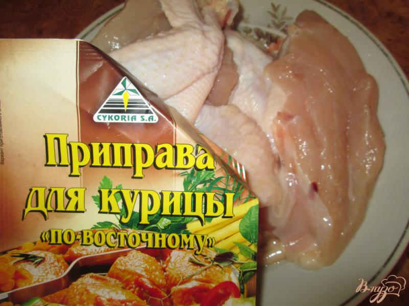 Фото приготовление рецепта: Нежная курица с картошкой в кулинарном рукаве шаг №4