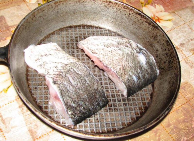 Фото приготовление рецепта: Рыба с овощами в духовке шаг №1