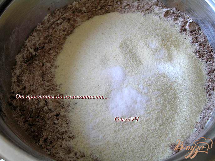 Фото приготовление рецепта: Шоколадный манник со сливами (в мультиварке) шаг №1