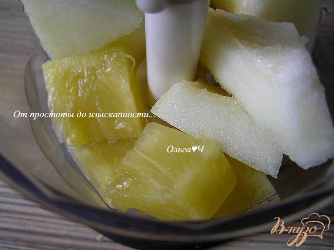 Фото приготовление рецепта: Дынно-ананасовый коктейль шаг №1