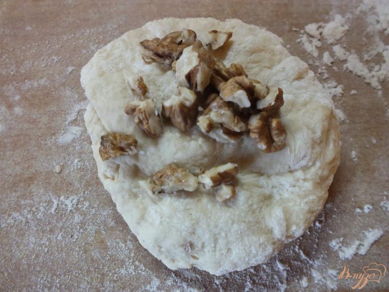 Фото приготовление рецепта: Булка ореховая закусочная шаг №5