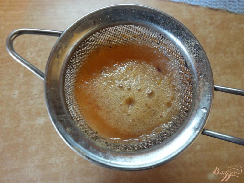 Фото приготовление рецепта: Морс яблочно-морковно-медовый шаг №7