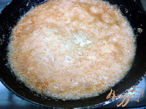 Фото приготовление рецепта: Фасоль стручковая под сухарным соусом шаг №7