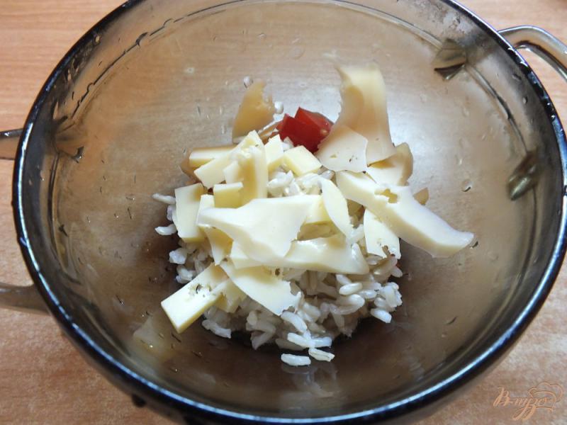 Фото приготовление рецепта: Зразы из синих с рисом, сыром и помидорами шаг №6