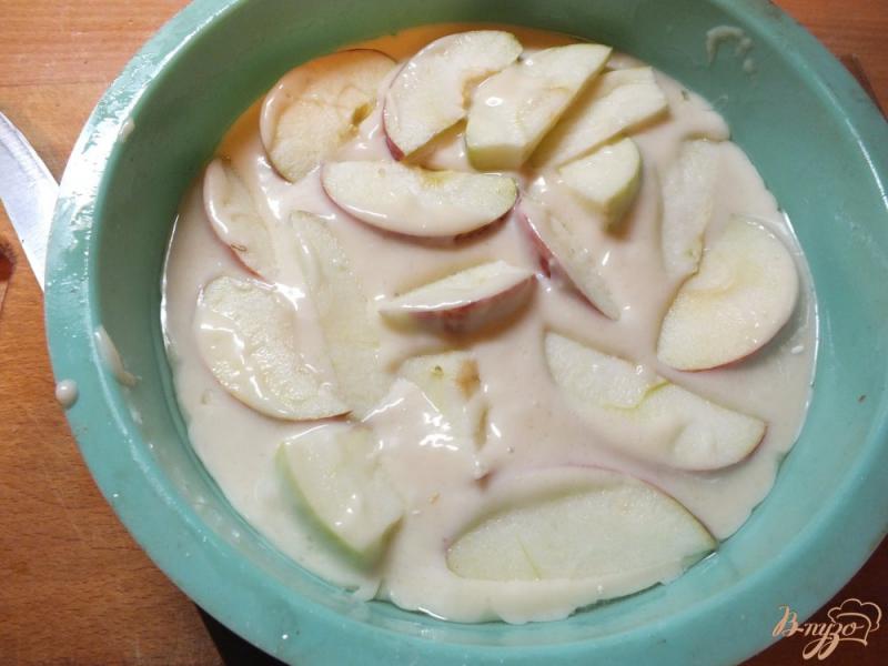 Фото приготовление рецепта: Открытый яблочный пирог шаг №5