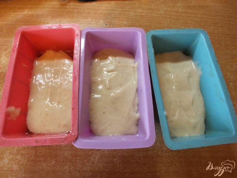 Фото приготовление рецепта: Кексы с сыром и яблоками шаг №8