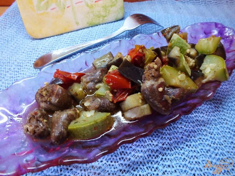 Фото приготовление рецепта: Теплый салат с сердечками шаг №8