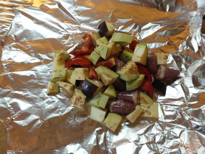 Фото приготовление рецепта: Теплый салат с сердечками шаг №6