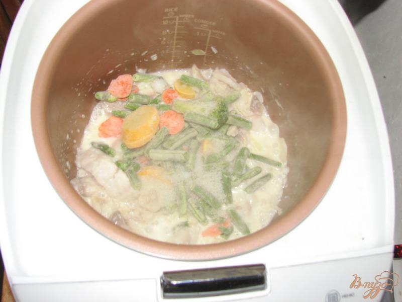 Фото приготовление рецепта: Тилапия с овощами шаг №4