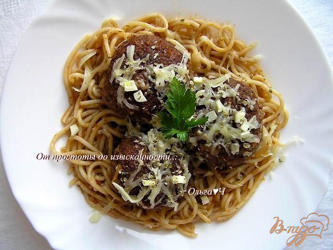 Фото приготовление рецепта: Тефтели в томатном соусе со спагетти шаг №9