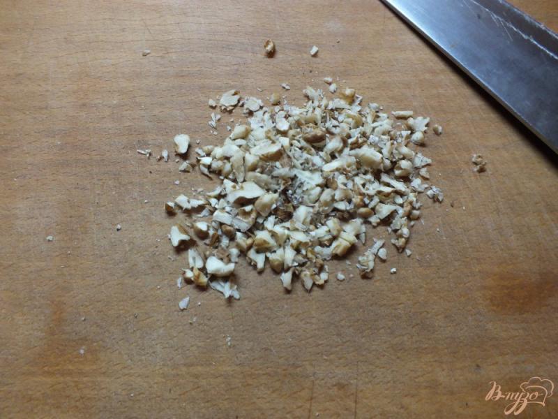 Фото приготовление рецепта: Макароны под сливочно-чесночно-ореховым соусом шаг №1