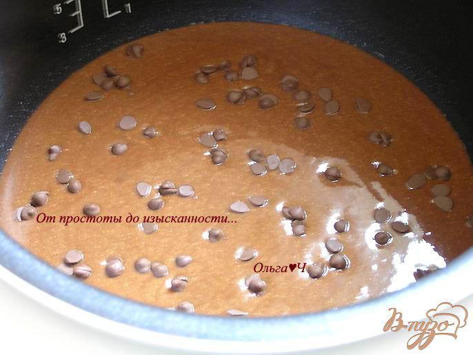 Фото приготовление рецепта: Шоколадный манник с корицей и шоколадными каплями шаг №4