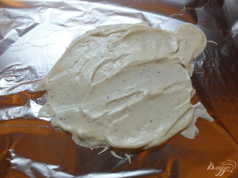 Фото приготовление рецепта: Филе хека запеченное с майонезом шаг №3