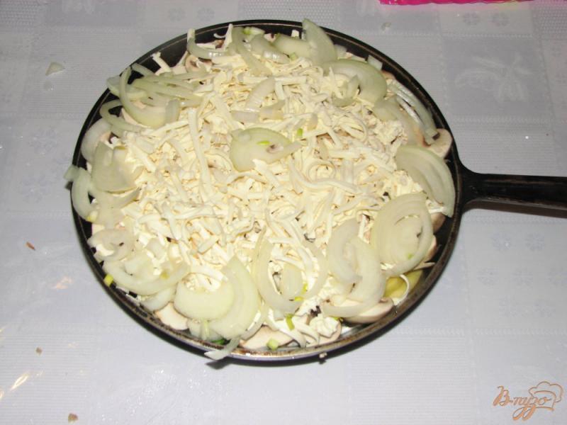 Фото приготовление рецепта: Мясо с овощами под сырной шапкой. шаг №5
